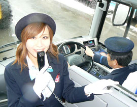 山形県・山交バスの運転手さんとバスガイドさん