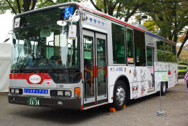 東急バスの「ノッテちゃんラッピングバス」